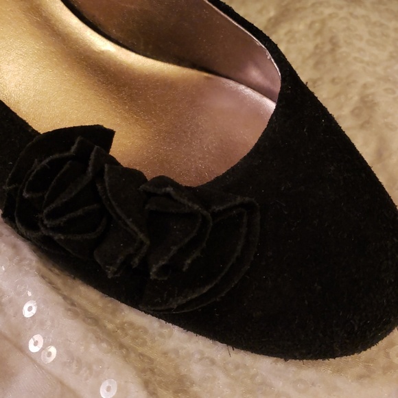 Steve Madden black suede pumps size 10. - Picture 6 of 6